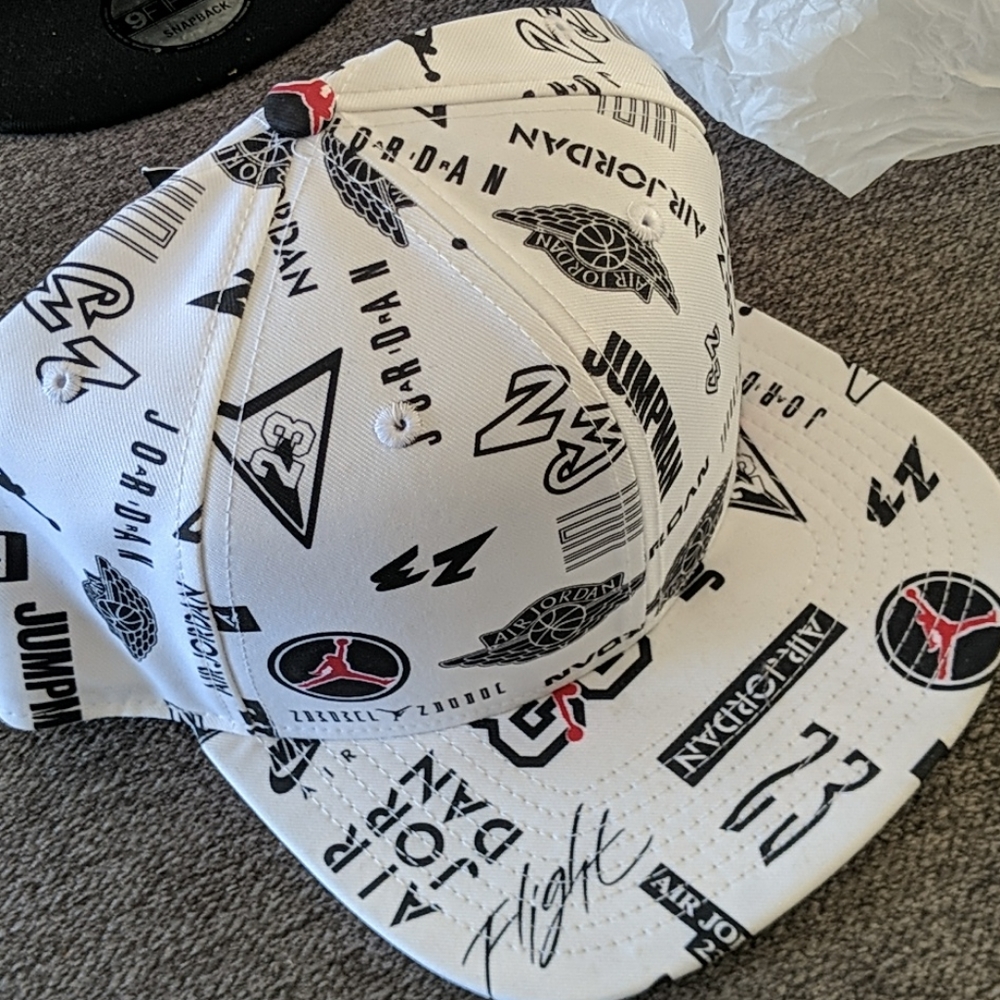 White snapback, Jordan